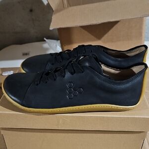 Vivobarefoot Addis